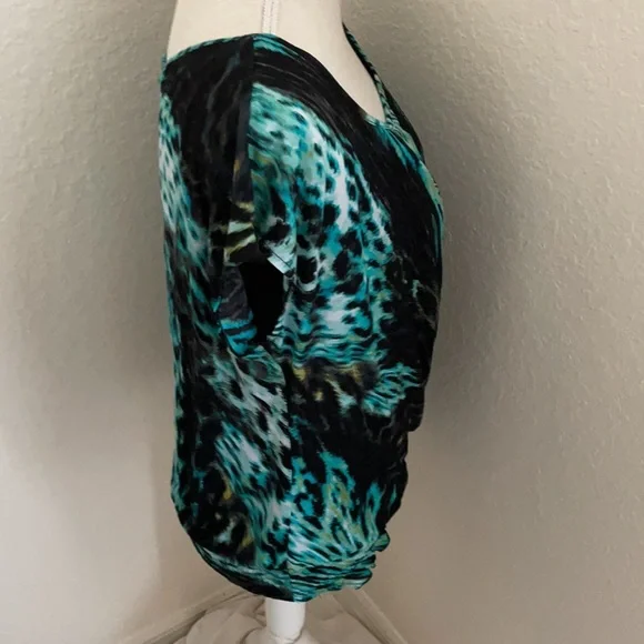 Worthington Woman’s Capped Sleeve Top Size Medium - Picture 4 of 8